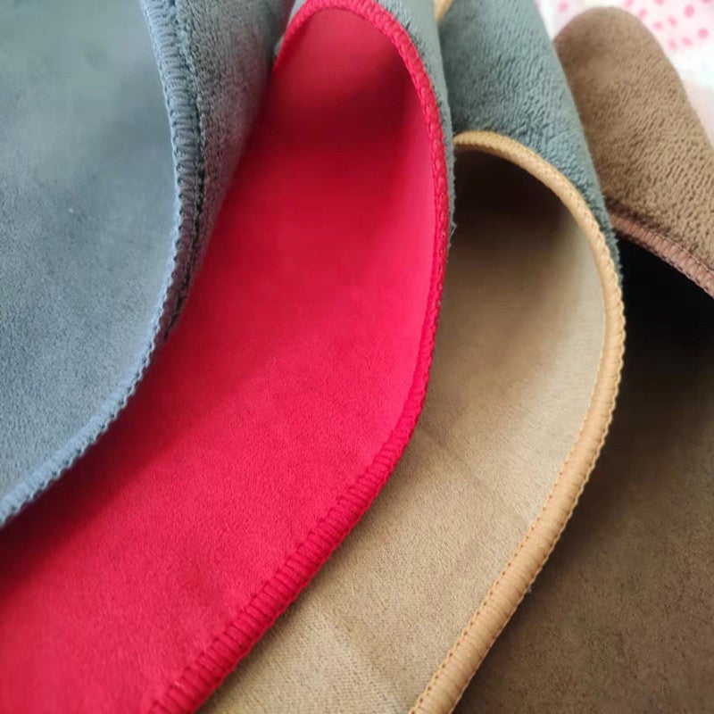 "Superabsorberande biltorkhandduk i mocka och mikrofiber i färgerna kaffe, grå, beige och röd, storlek 30x30 cm."