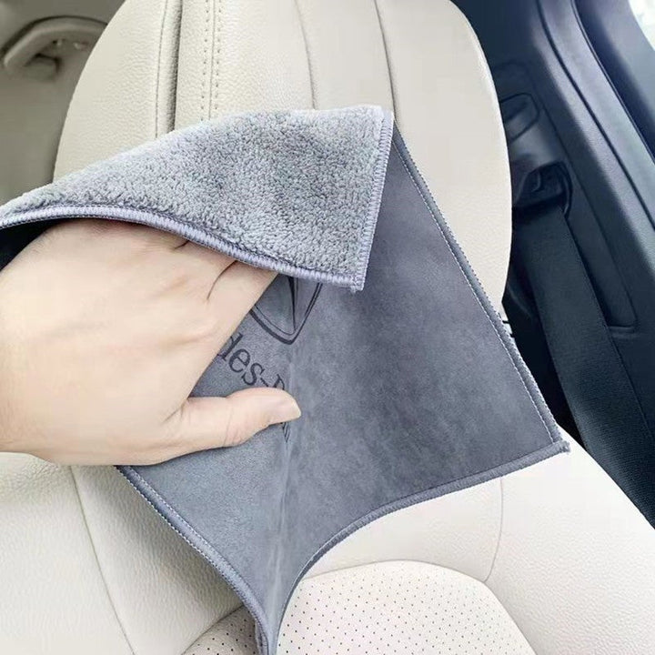 "Superabsorberande biltorkhandduk i mocka och mikrofiber i färgerna kaffe, grå, beige och röd, storlek 30x30 cm."