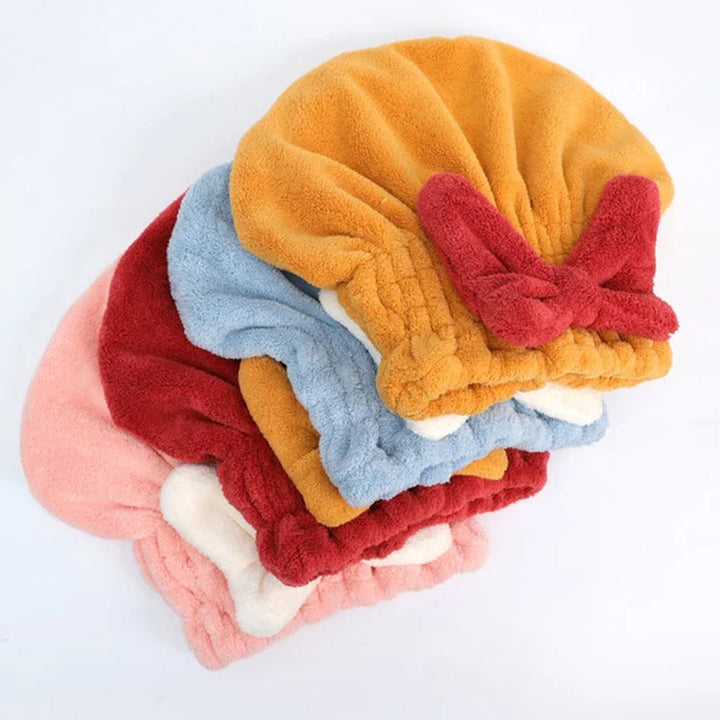 "Superabsorberande hårhandduk för vått hår i mjukt mikrofibermaterial, i ljusa färger, idealisk för snabb torkning."