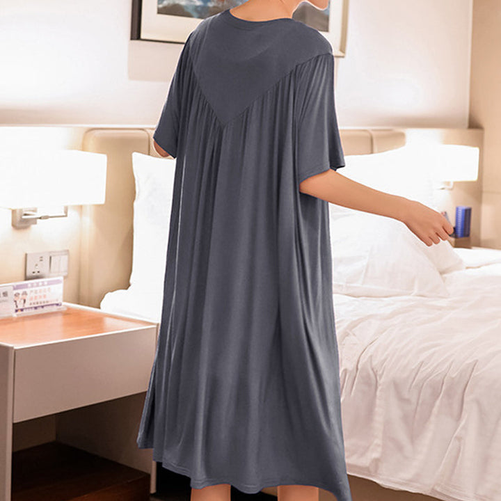 Supermjuk dambekväm pyjamasklänning med kort ärm i modal, luftig passform och överdimensionerad design för maximal komfort.