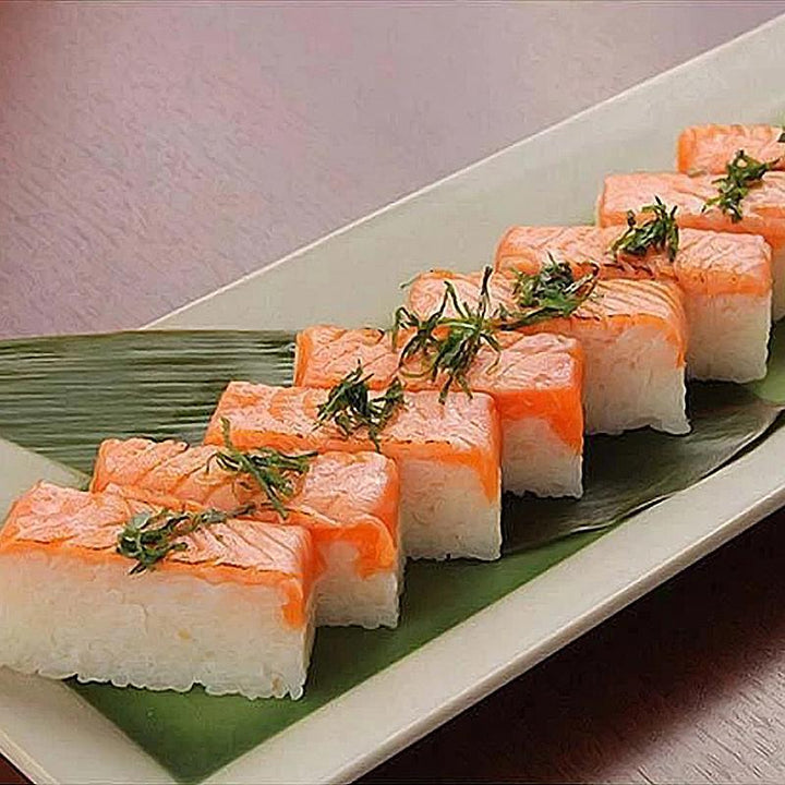 "Sushi verktygssats 3-IN-1: Matsäker plast i tre former, rund, fyrkantig, hjärtformad. Perfekt för hemlagad sushi."
