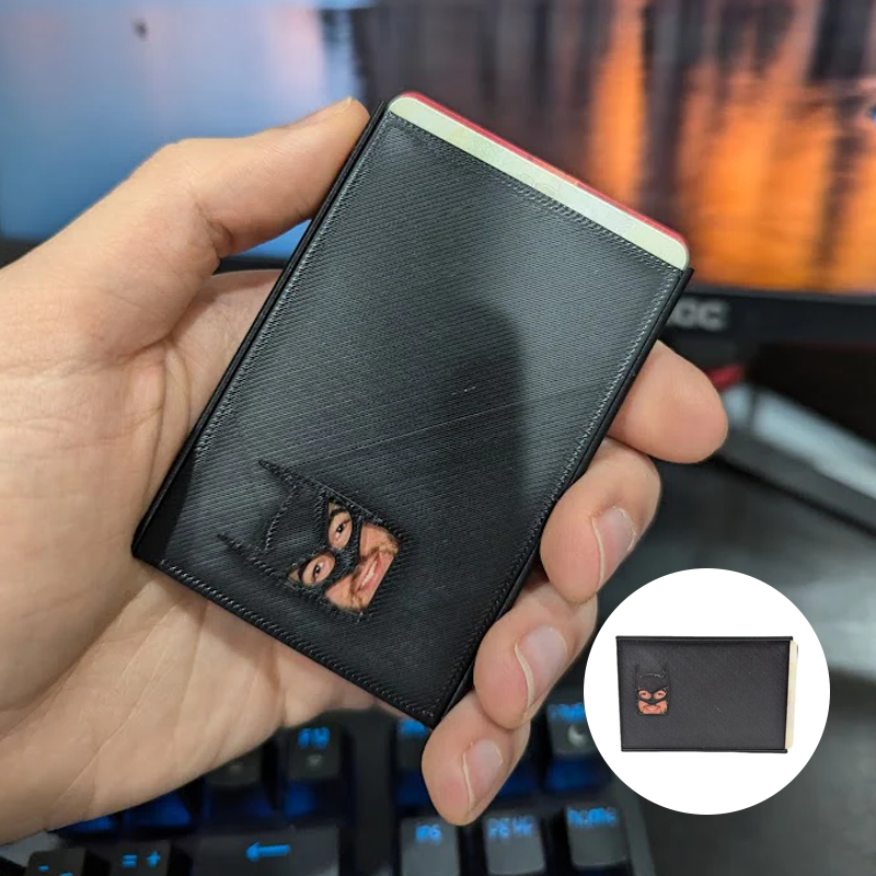 "Svart Batman ID-kortfodral i rolig stil med lekfull design och hållbart material för fans av superhjälten, tillbehör."