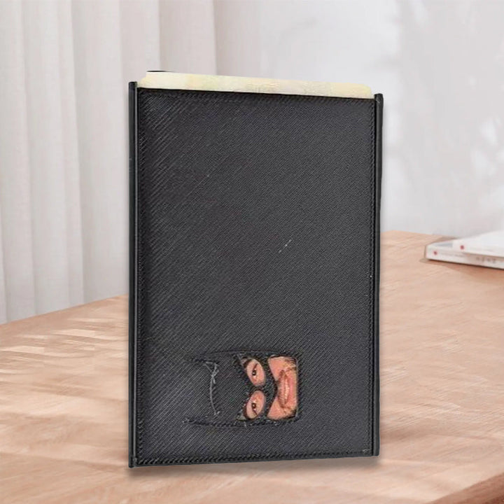 "Svart Batman ID-kortfodral i rolig stil med lekfull design och hållbart material för fans av superhjälten, tillbehör."