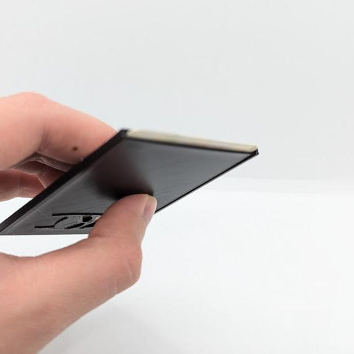 "Svart Batman ID-kortfodral i rolig stil med lekfull design och hållbart material för fans av superhjälten, tillbehör."