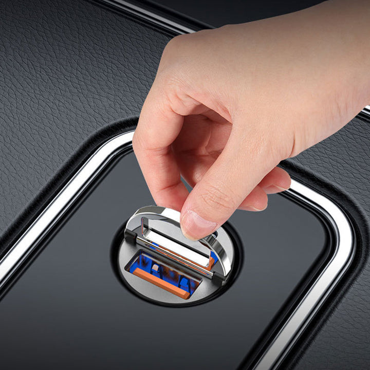 "Svart billaddare 30W i zinklegering, kompakt design med dubbel USB-port, idealisk för snabb laddning i bilen."