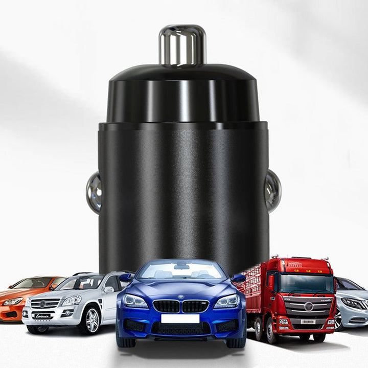 "Svart billaddare 30W i zinklegering, kompakt design med dubbel USB-port, idealisk för snabb laddning i bilen."