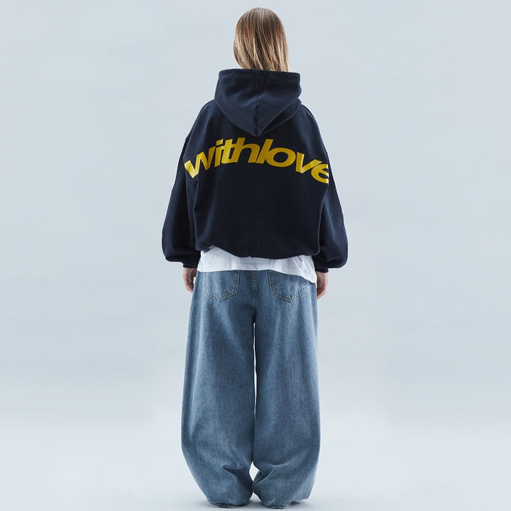 Svart dam hoodie med trendigt tryck, avslappnad passform, perfekt för fritid och vardag.