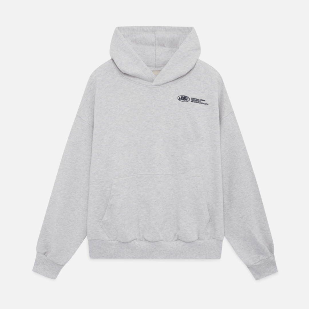 Modern damhuvtröja med tryck, trendig streetwear och mysig tröja för kalla dagar.