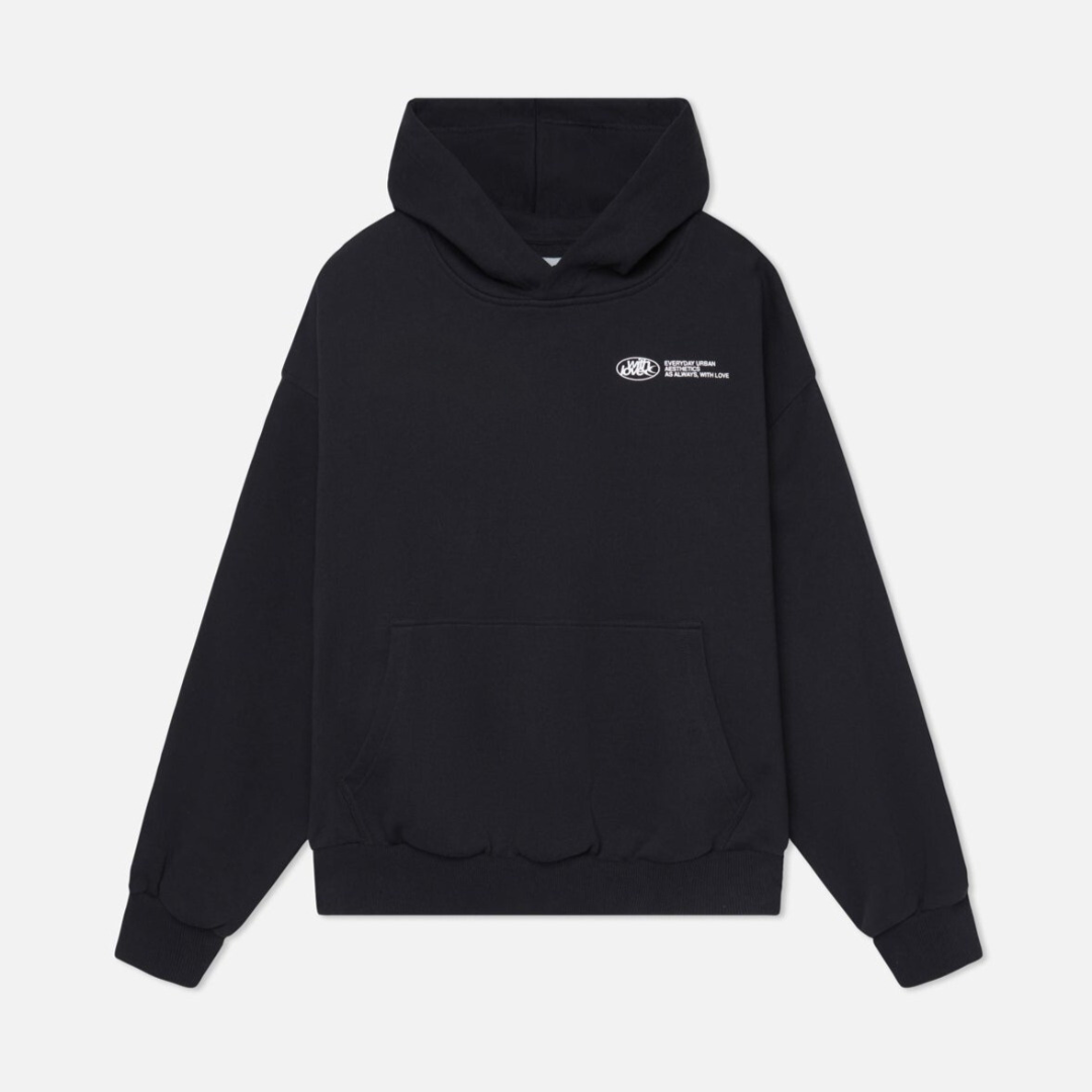 Stilren dam hoodie med tryck, perfekt för att hålla värmen och se bra ut under fritidsaktiviteter.