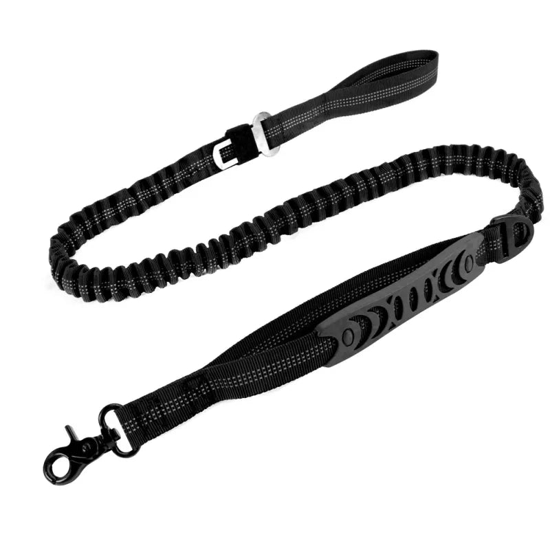 Komfortabelt elastiskt hundkoppel med stötdämpning för en mer njutbar promenad för ditt husdjur.