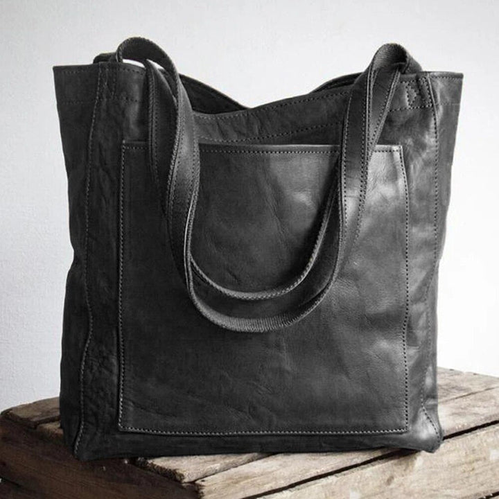 Ljusbrun stilfull damväska Elisa, en chic accessoar och praktisk handväska med axelrem för vardagen.