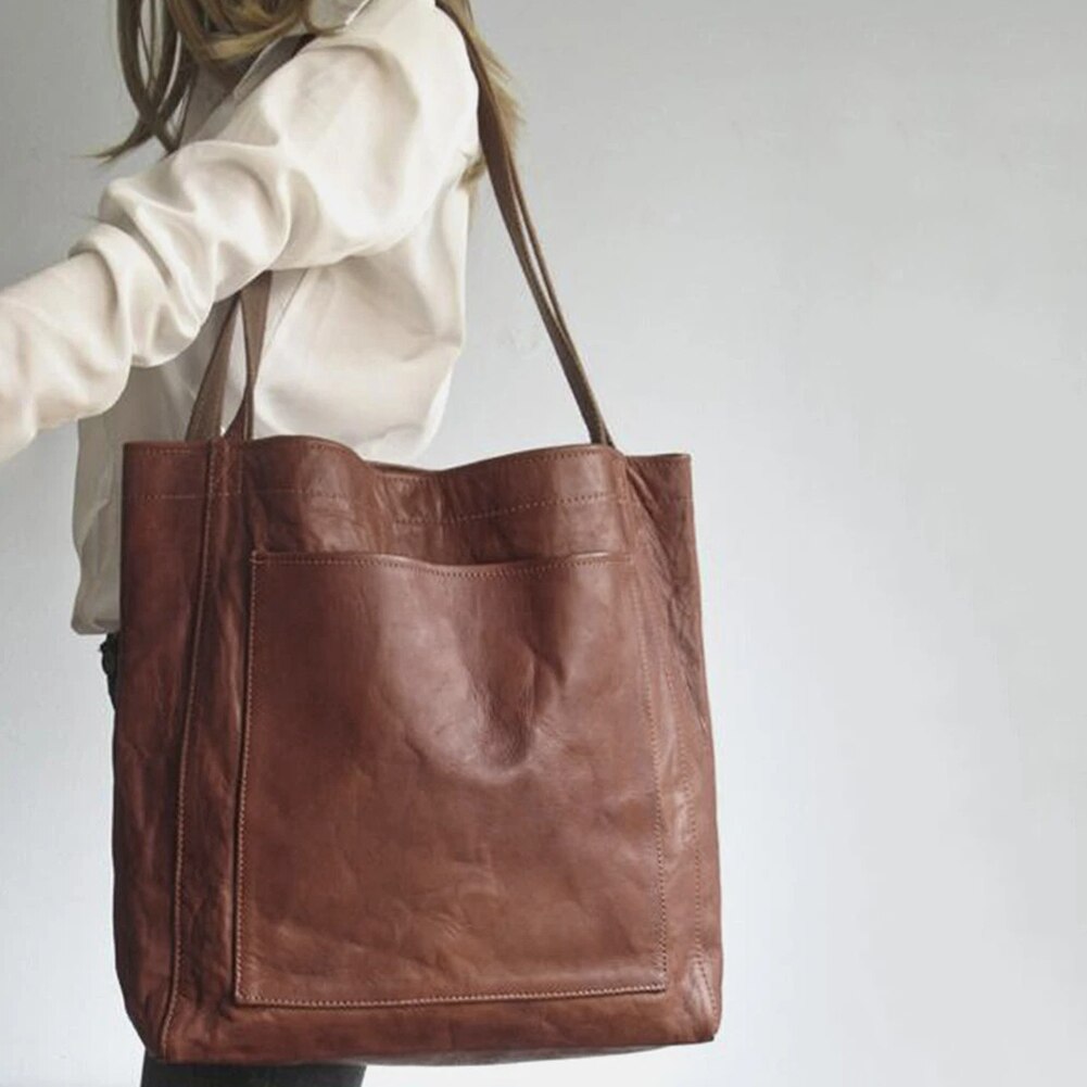 Praktisk vardagshandväska Elisa för kvinnor. Elegant axelremsväska i slitstarkt material, perfekt accessoar.