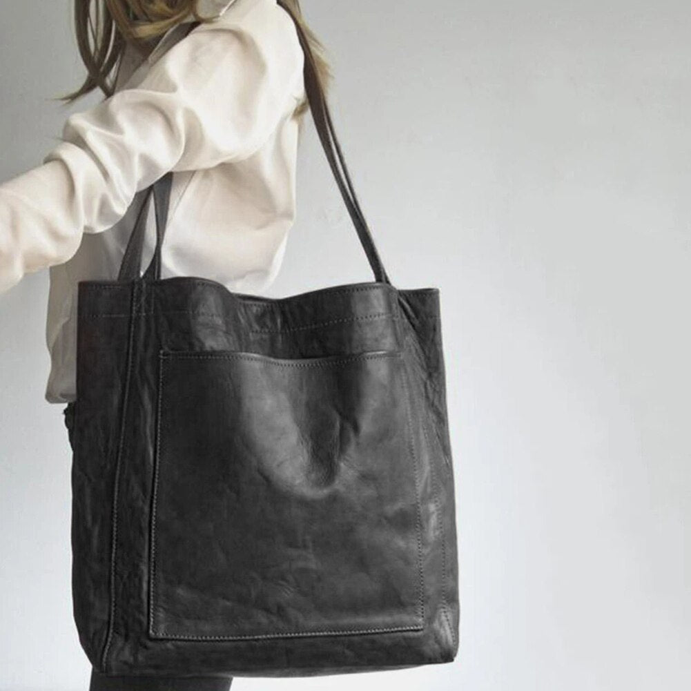Damväska Elisa, stilren design. Mångsidig handväska som accessoar för kvinnor, med justerbar axelrem.