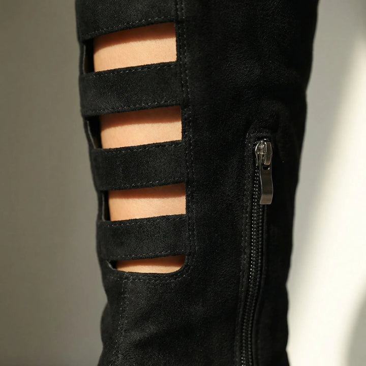 Khaki Evie overknee-stövlar med hög klack. Eleganta damstövlar i smal passform, perfekta som festskor.