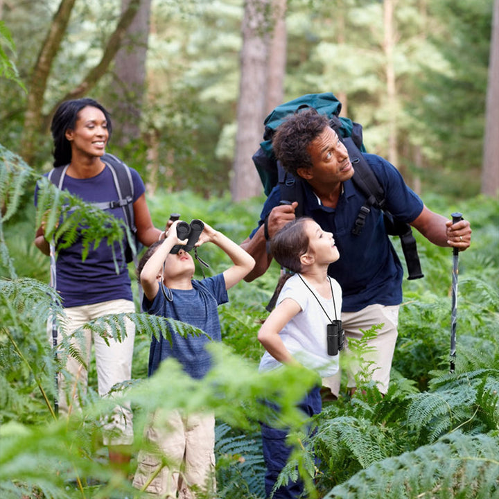 "Svart HD kikare med diopterjustering och vattentät design för svagt ljus, idealisk för utforskning och natur."