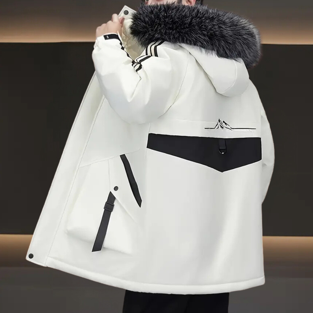 Trendig herrjacka, modell parka. Stilren vinterrock i modern design, idealisk för vintermode.