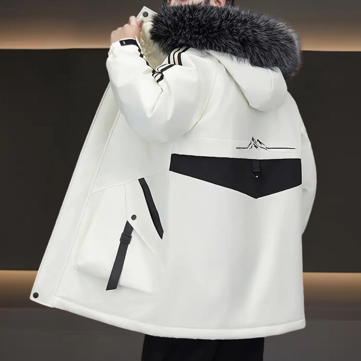 Trendig herrjacka, modell parka. Stilren vinterrock i modern design, idealisk för vintermode.