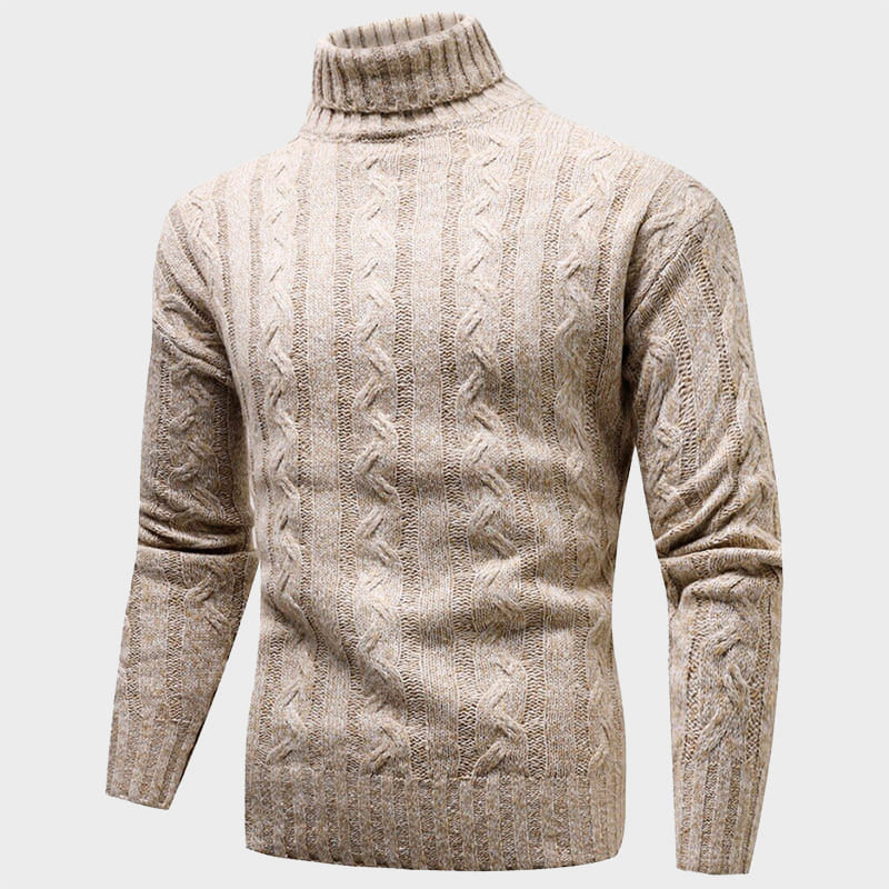Elegant kvinnlig modell bär varm svart kabelstickad turtlenecktröja, stilren stickad.