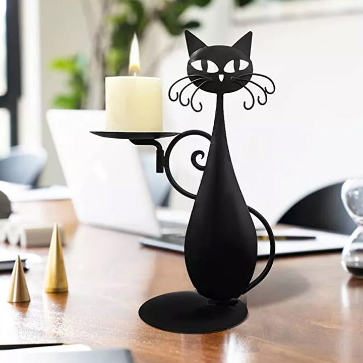 "Svart katt-design ljusstake i metall, handgjord med elegant svart yta, perfekt för heminredning och unik dekoration."