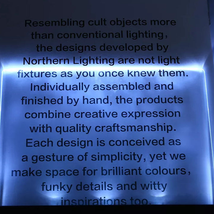 "Svart LED bokljus med tre justerbara lampor, lätt och portabel design för nattläsning och resor, perfekt för bokälskare."