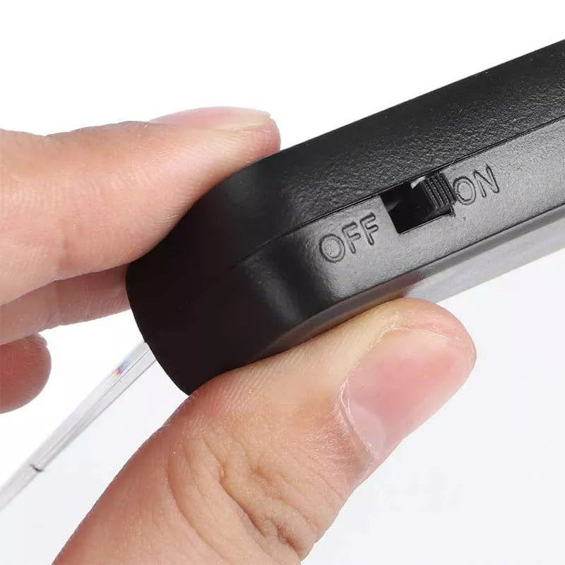 "Svart LED bokljus med tre justerbara lampor, lätt och portabel design för nattläsning och resor, perfekt för bokälskare."