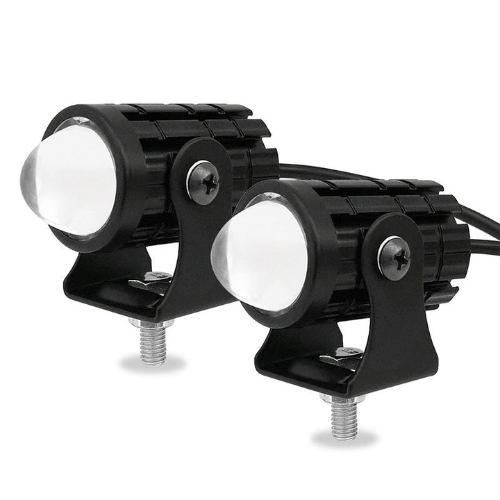 "Svart LED motorcykelstrålkastare med dubbel ljusfunktion, kompakt design, vit och gul lampa, för alla väder."