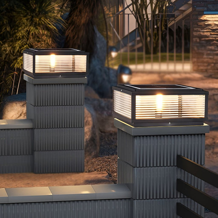 Elegant svart LED-pierskärmsljus. Dimbar, vattentät & energieffektiv för modern utomhusmiljö.