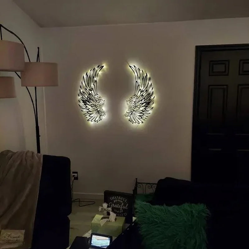 "Svart metallväggkonst med änglavingar och LED-lampor ger modern hemdekoration med unik 3D-skuggeffekt."