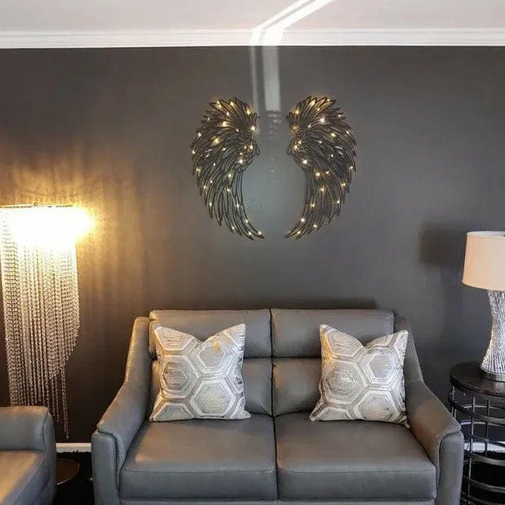 "Svart metallväggkonst med änglavingar och LED-lampor ger modern hemdekoration med unik 3D-skuggeffekt."