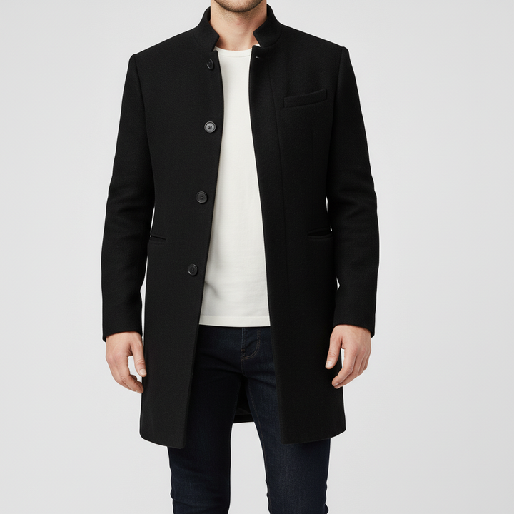 Minimalistisk enkelknäppt herrkappa, lång modell. Elegant & tidlöst ytterplagg för modern stil och mode.