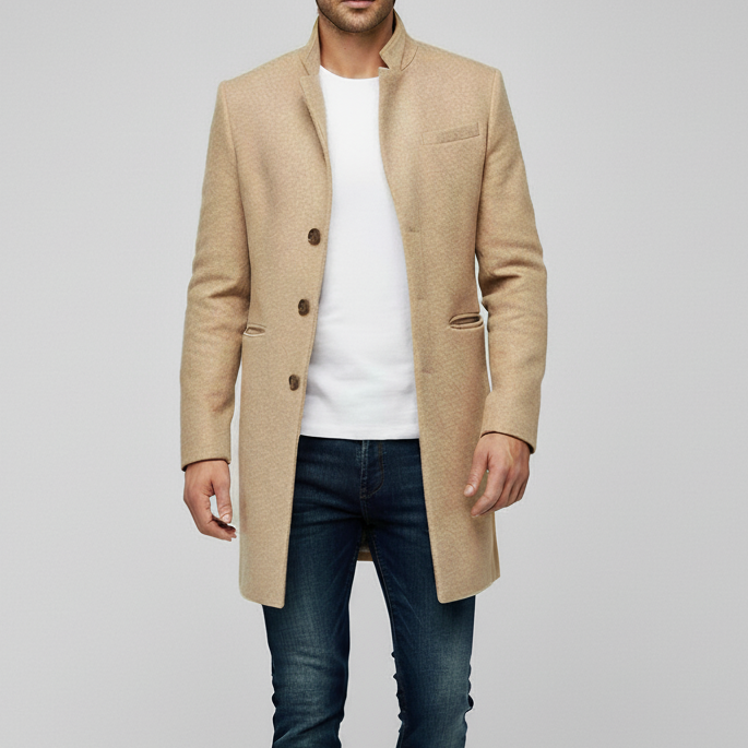 Herr i blå enkelknäppt långkappa. Elegant minimalistisk stil för kontor, professionella tillfällen & mode.