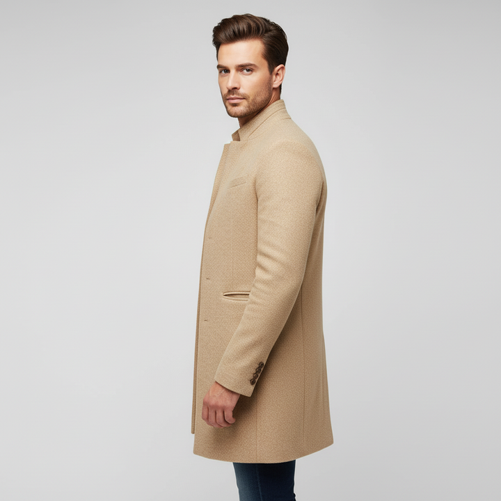 Blå minimalistisk enkelknäppt långkappa herr. Tidlöst elegant ytterplagg för fest, vardag & mode.