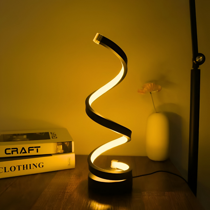 Svart modern bordslampa med elegant spiraldesign och justerbar LED-belysning, perfekt för hemmet.