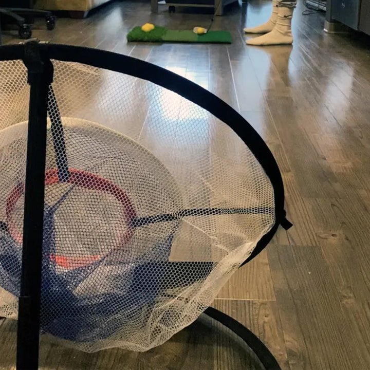 Svart nylon flisnät för inomhus golfträning, tre lager, bärbar design. Perfekt för förbättrad chippning och precision.