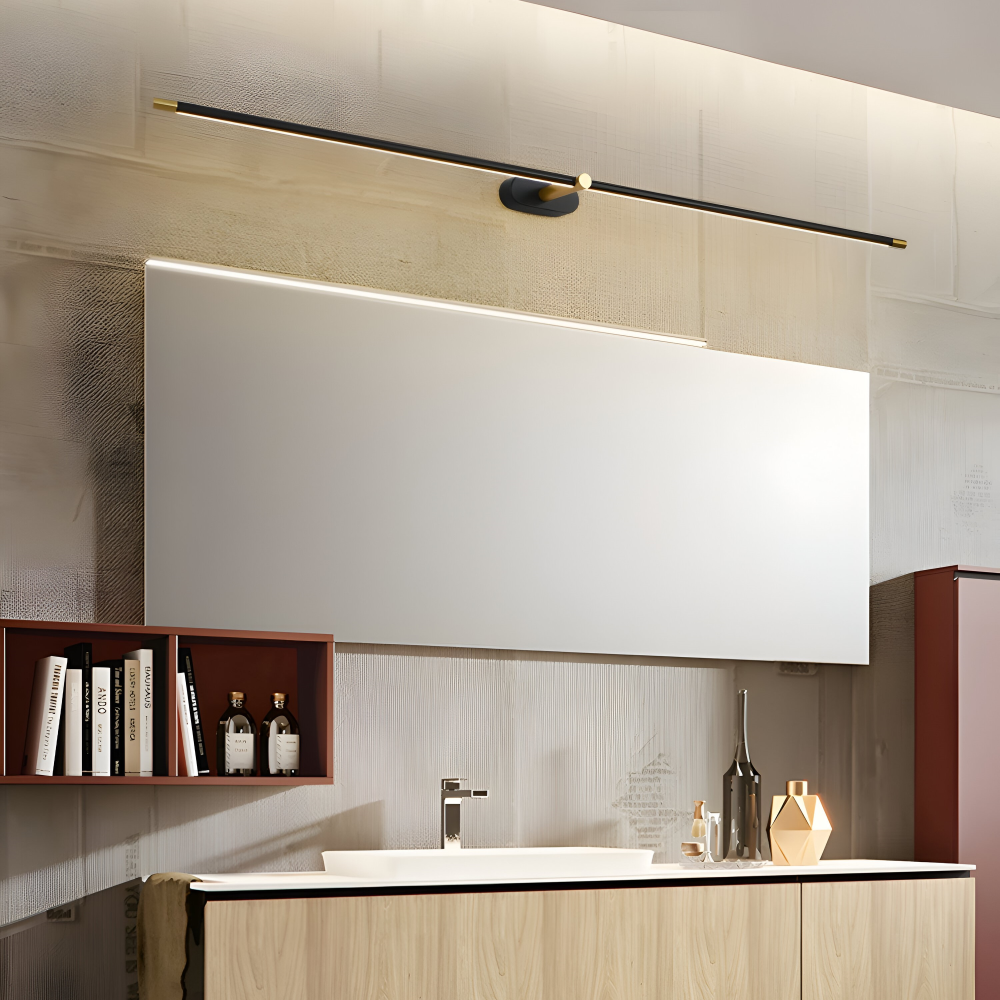 Designlampa: modern LED-vägglampa i svart och guld för ett stilrent hem. Ger ett varmt ljus.