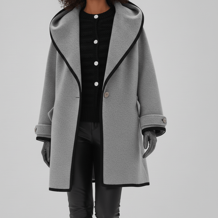 Grå Stephanie långkappa, oversized med huva, elegant ytterplagg för dam.