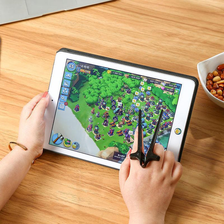"Svart plastätpinne för snacks, innovativ design för rena händer och multitasking, perfekt för köket eller på språng."