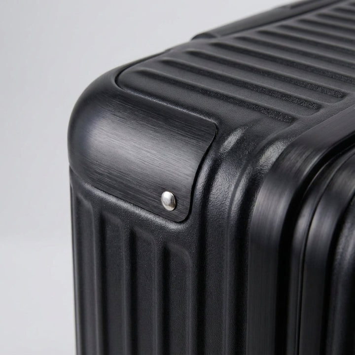 Reptålig ABS PC-handbagage med stabil aluminiumram, skyddar dina tillhörigheter på varje resa.