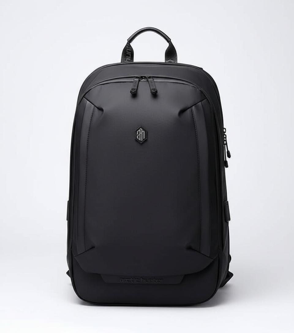 Vattentålig ryggsäck med laptopfack för resor och äventyr. Mångsidig väska för organiserad packning.