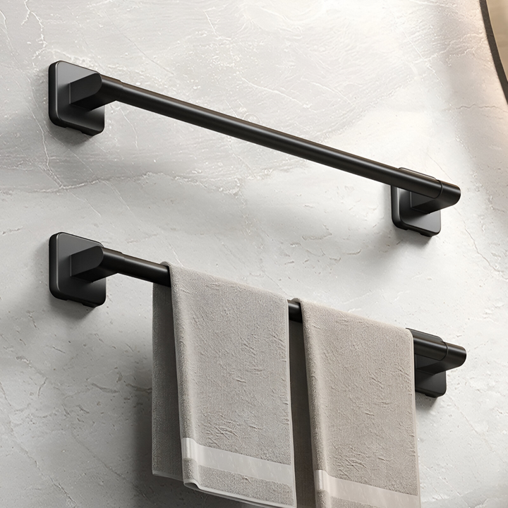 Modern svart handdukshållare, självhäftande i aluminium. Snygg badrumsinredning utan borrhål.