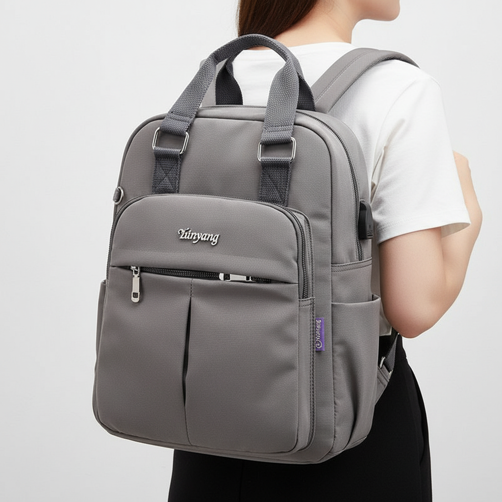 Snygg unisex skolväska/kontorsväska i vattentålig nylon med laptopfack och USB-laddning.