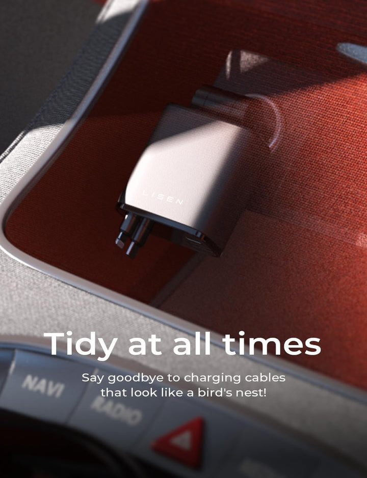 Biltillbehör för resa: Snabbladdare med indragbar USB-kabel säkerställer ström på långa turer.