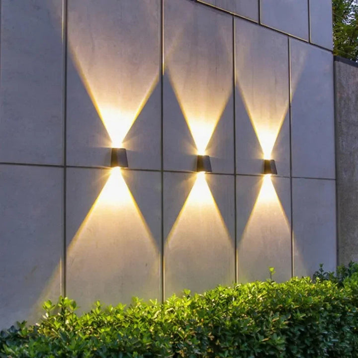 Trådlös LED-vägglampa med solceller, enkel att montera för utomhusbelysning på altan eller fasad, IP65.