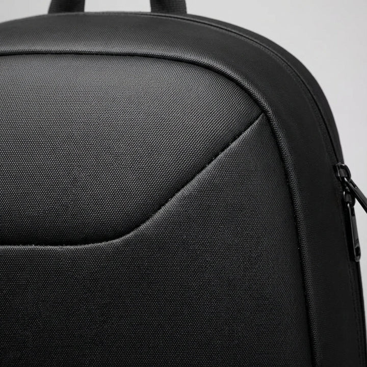 Stöldsäker ryggsäck för 15" laptop med integrerad USB-laddning. Svart vattentät affärsryggsäck för resan.