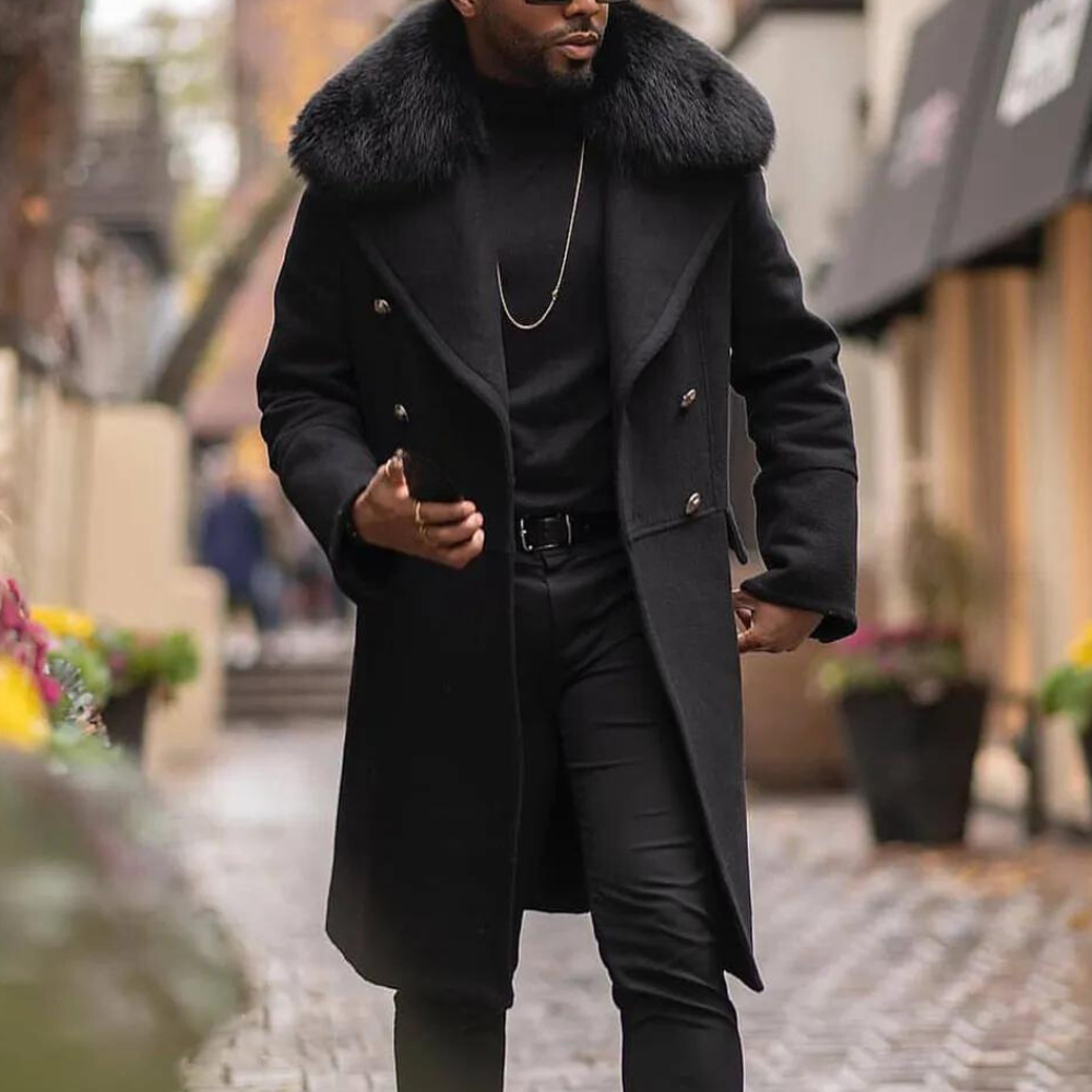 Svart stilren herrjacka, varm vinterkappa i peacoat-stil för män. Perfekt ytterplagg för höst- & vintermode.