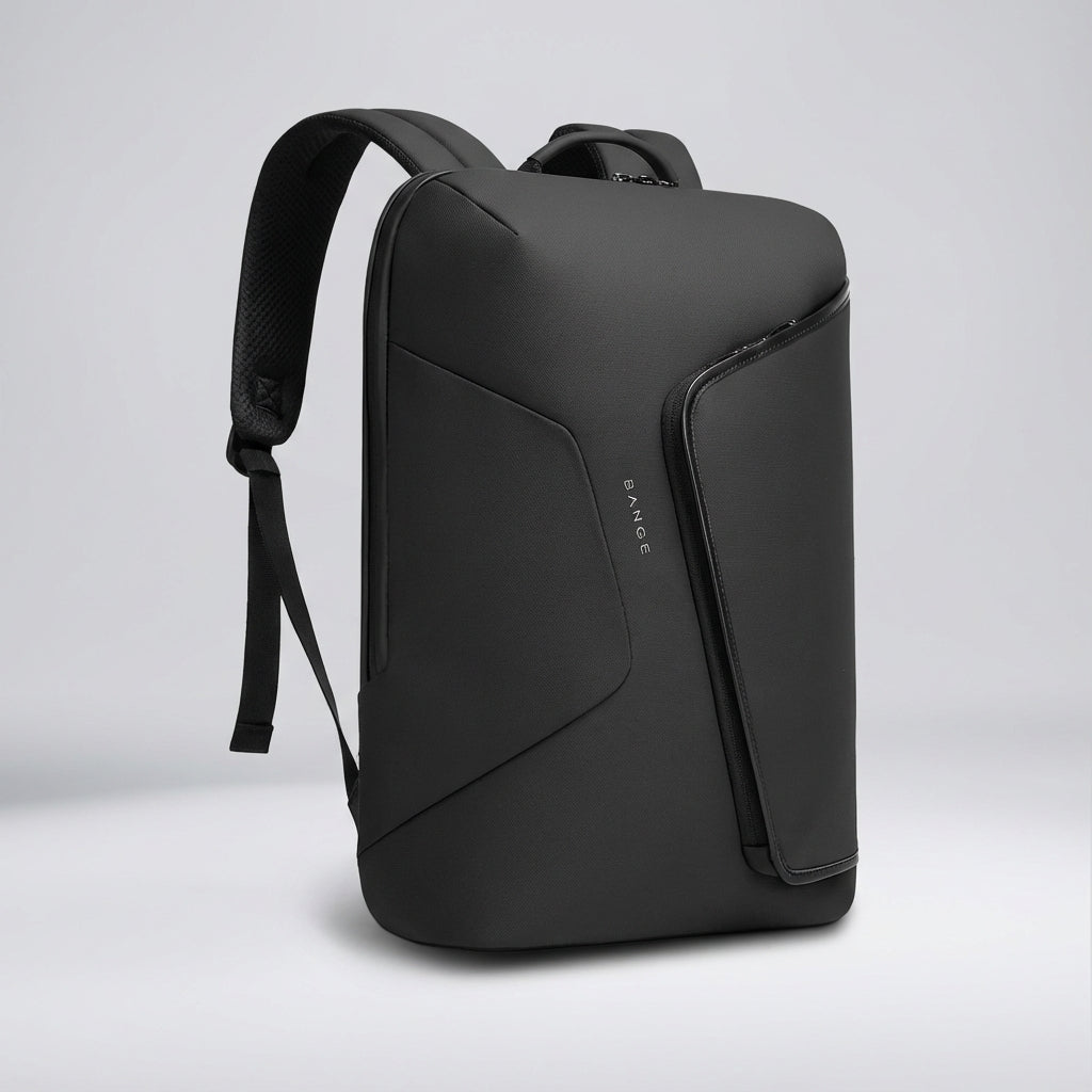 Stilren svart laptopryggsäck för business och resor. Vattentät med extern USB-port, passar unisex.