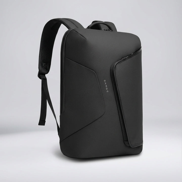 Stilren svart laptopryggsäck för business och resor. Vattentät med extern USB-port, passar unisex.