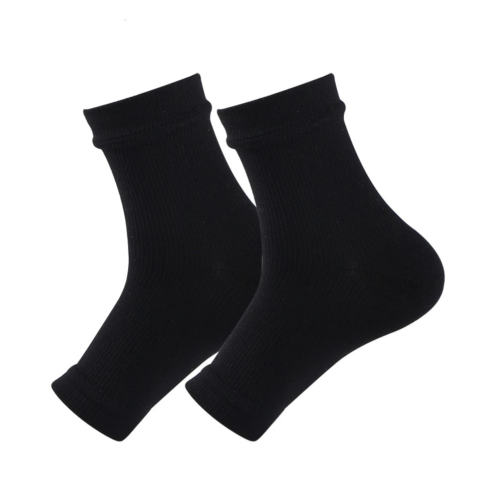 Detaljbild av elastiska kompressionsankelsockor. Ger stabilitet, ankelstöd och smärtlindring för foten.