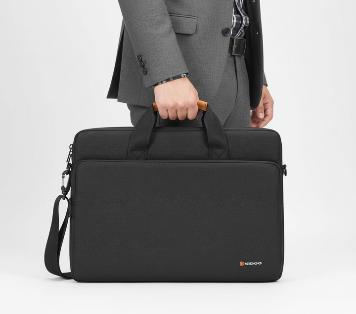 Universell unisex laptopväska, idealisk som arbetsväska eller skolväska. Håller din bärbara dator säker.