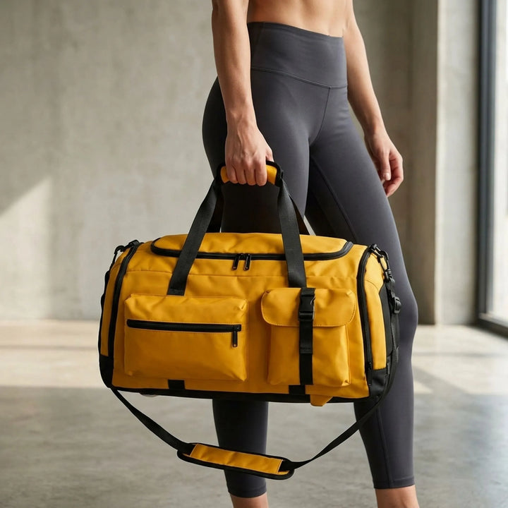 Svart unisex sportduffel och gymväska i oxfordtyg. Perfekt träningsväska med rymligt huvudfack.